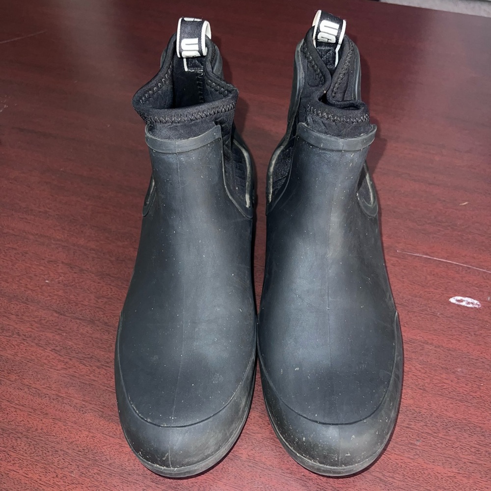UGG Chevron Boots Black - Picture 3 of 6